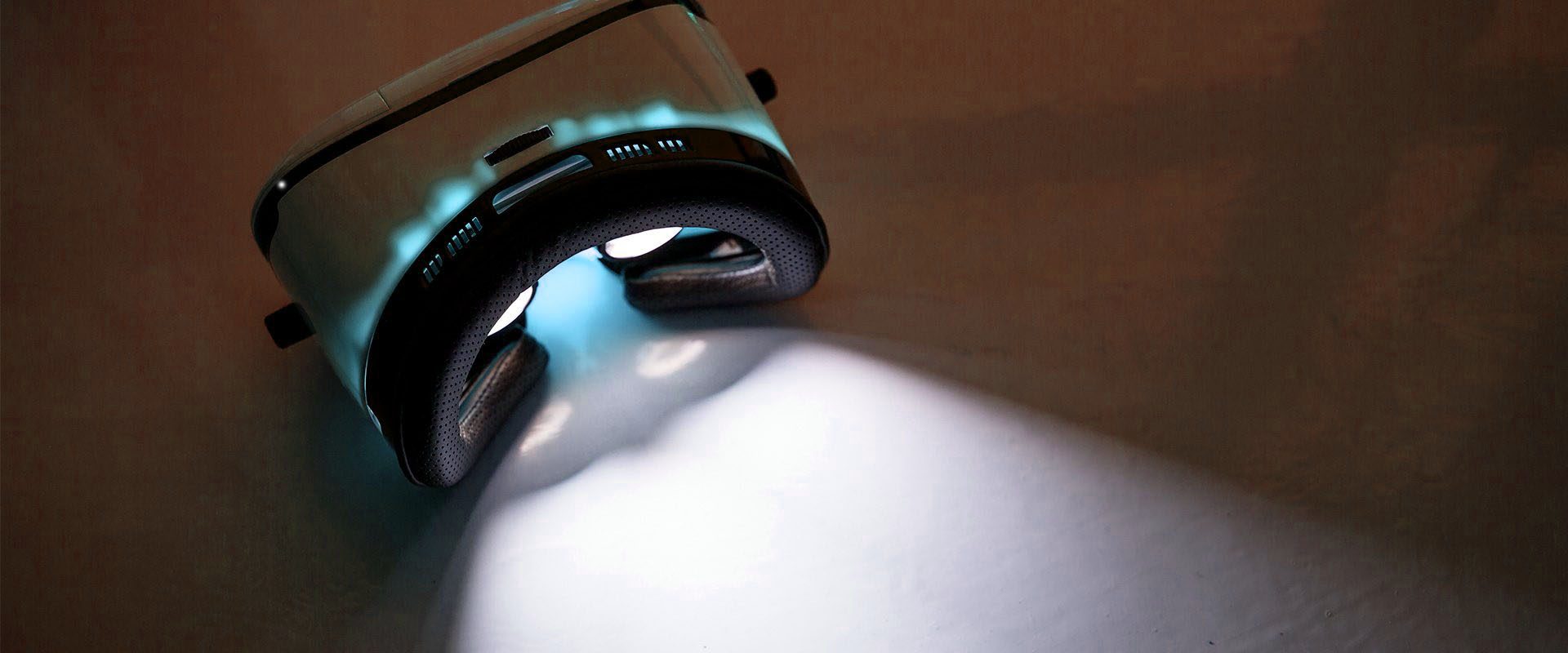 vr-glasses-light-up-BJ887RNa-r20ijibiywul1hr62rd0fgduht5k1skhwze2s4b4g0